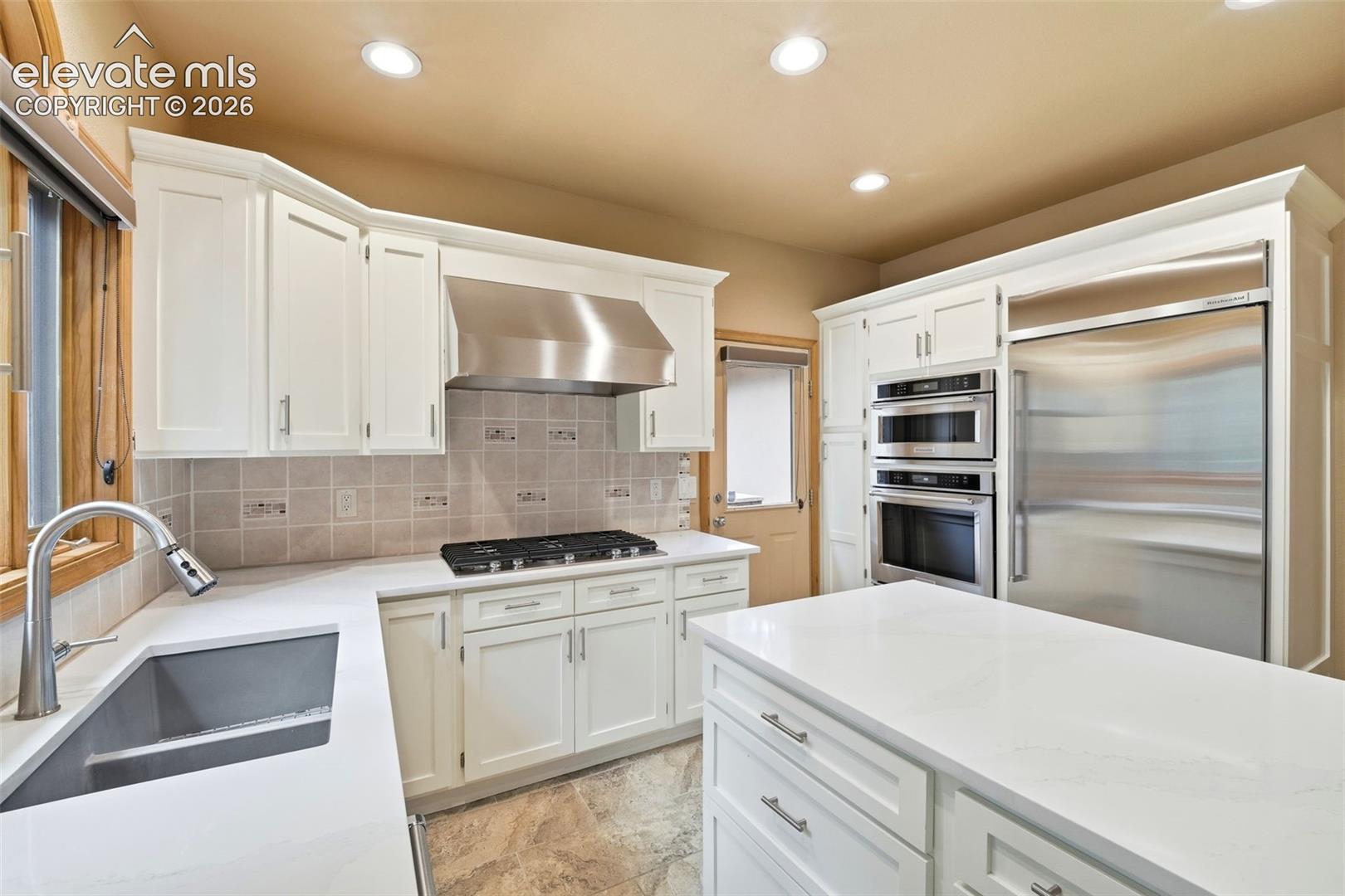 3925 Wavy Oak Drive