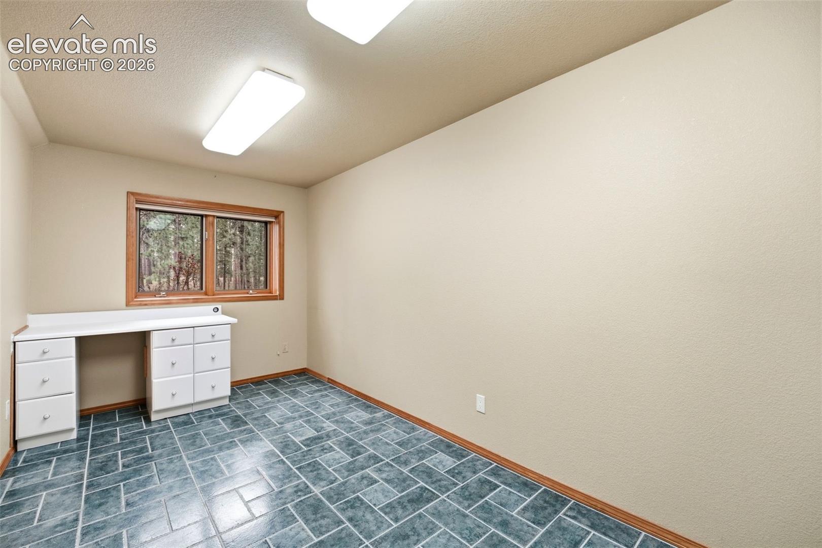 3925 Wavy Oak Drive