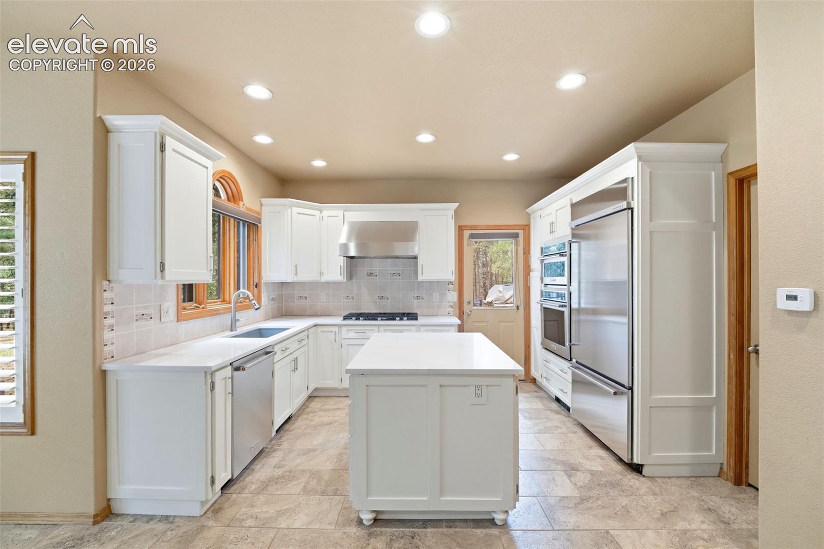 3925 Wavy Oak Drive