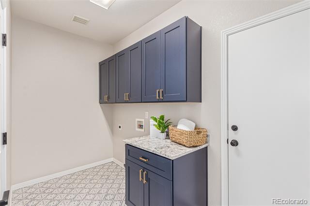 8242 Xenophon Court