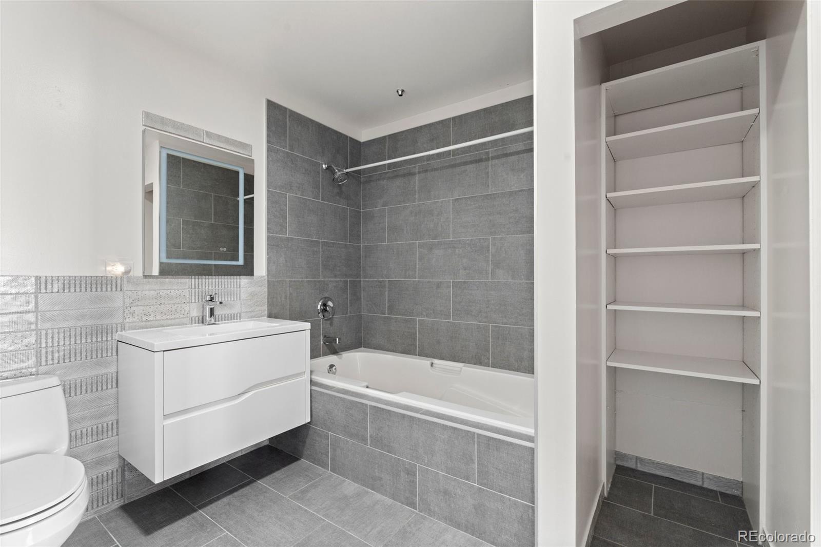 475 W 12th Avenue Unit: 8E