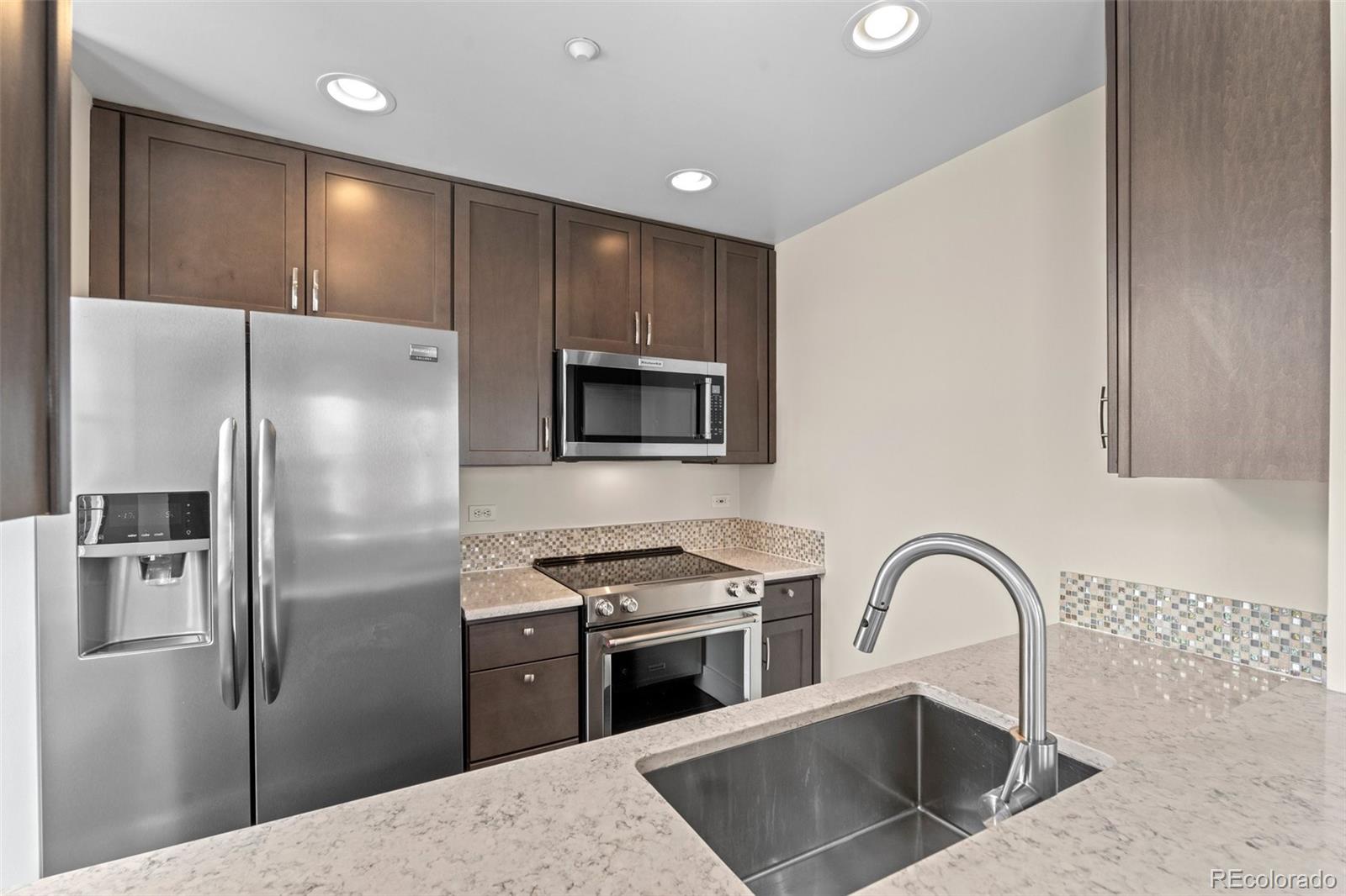 475 W 12th Avenue Unit: 8E