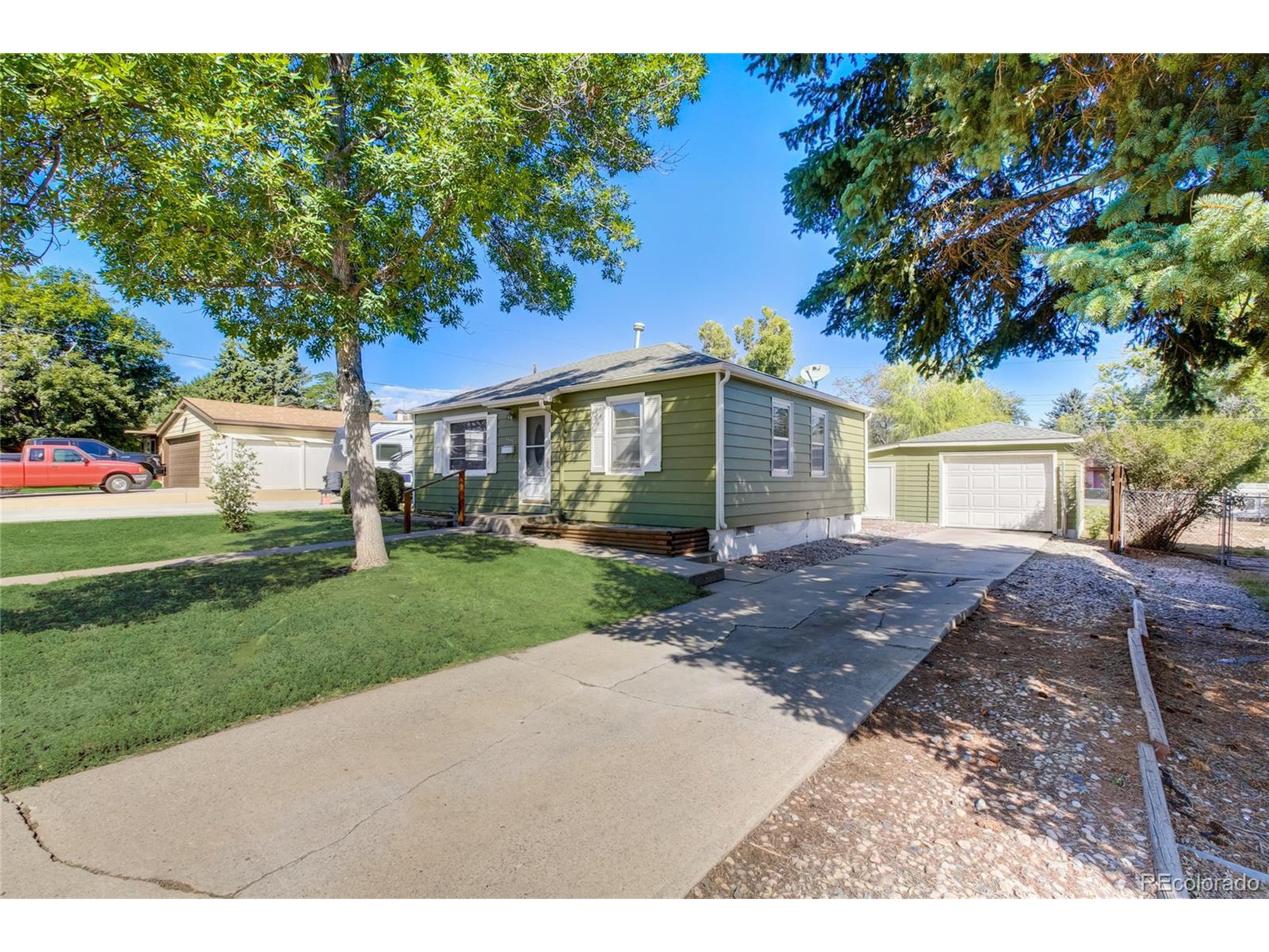 2443 Mountain View Dr