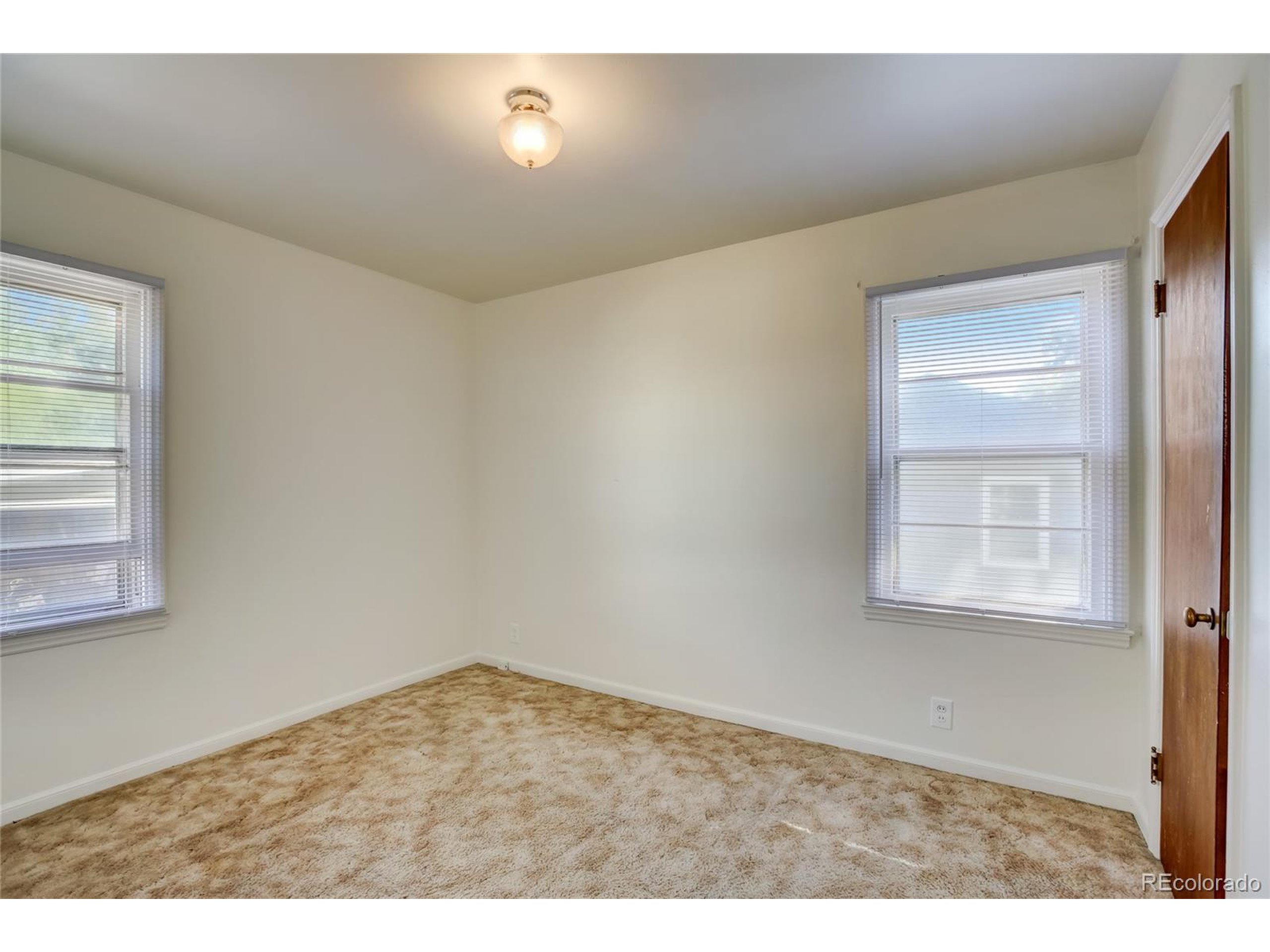 2443 Mountain View Dr