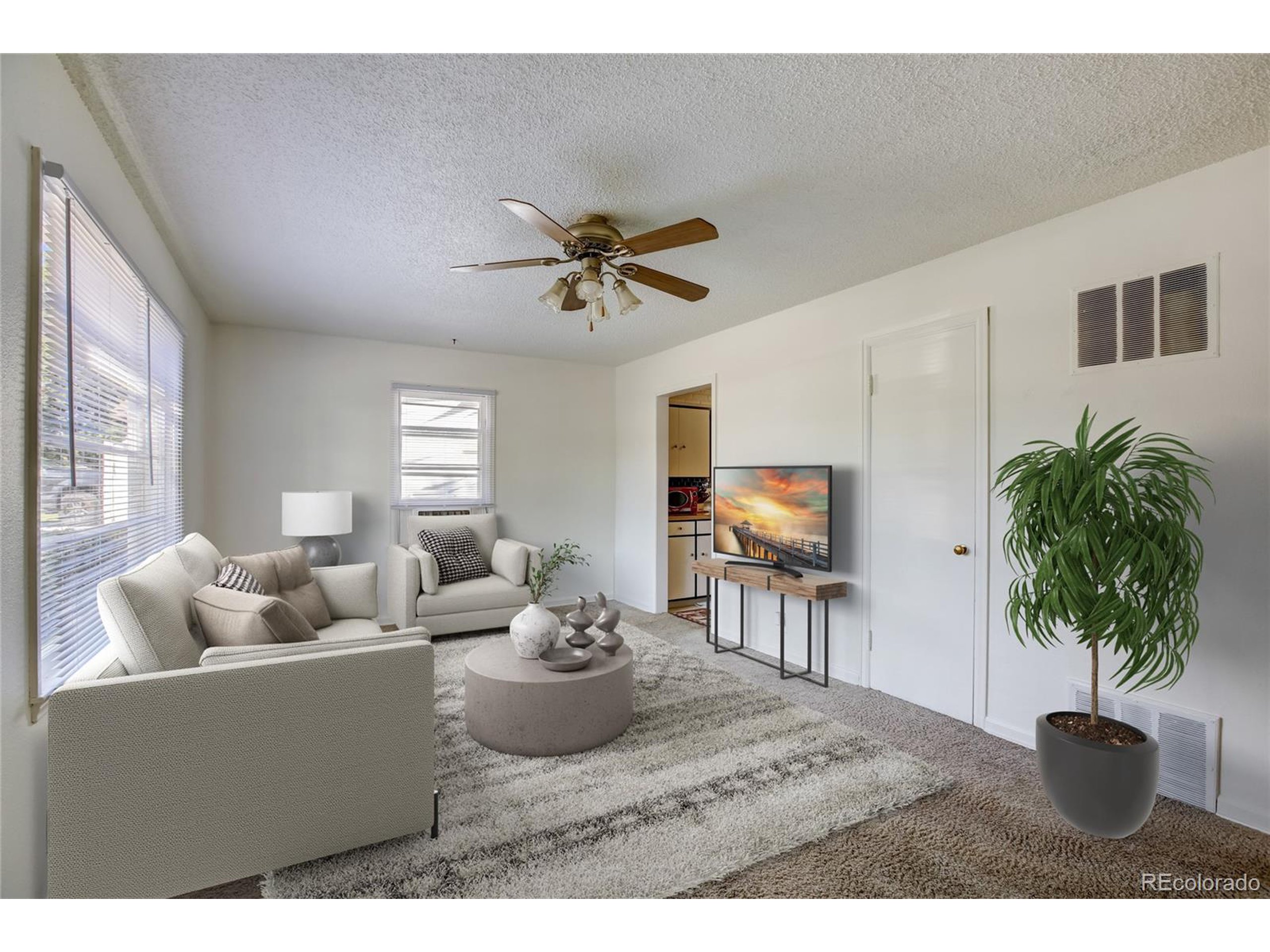 2443 Mountain View Dr