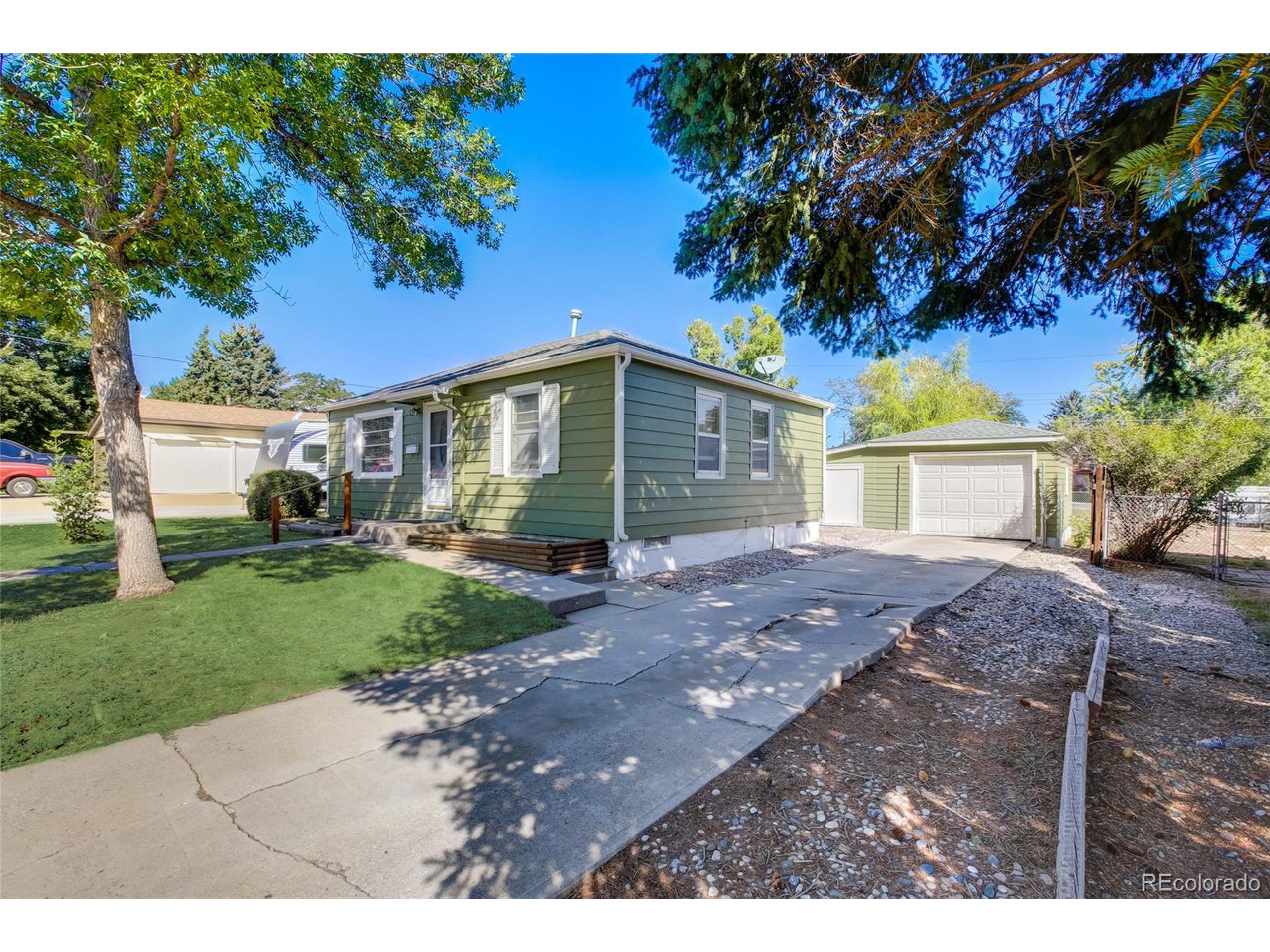 2443 Mountain View Dr