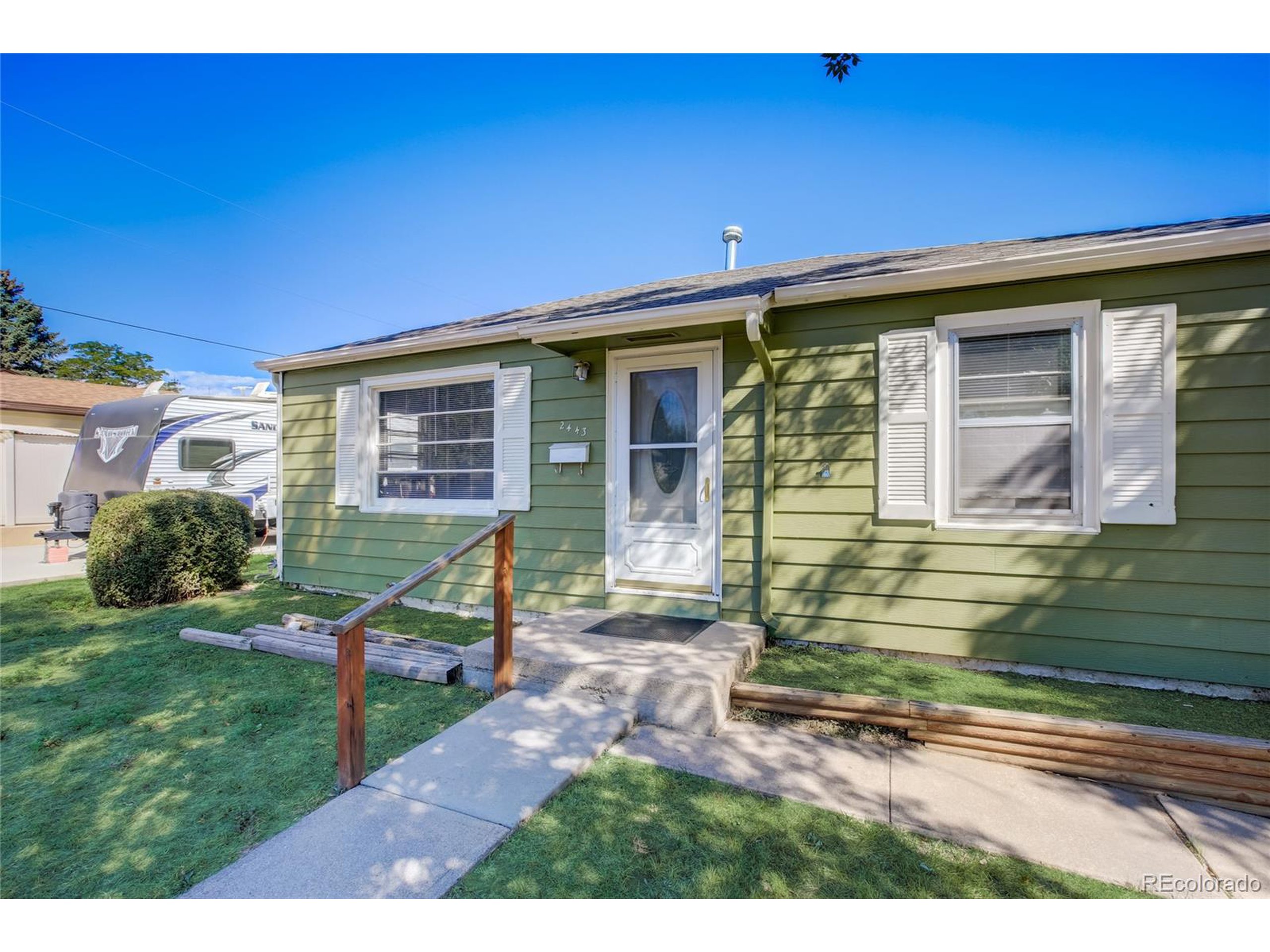 2443 Mountain View Dr