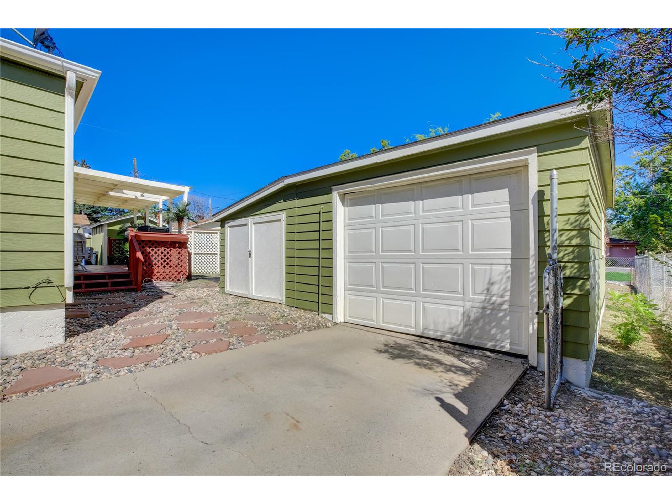 2443 Mountain View Dr