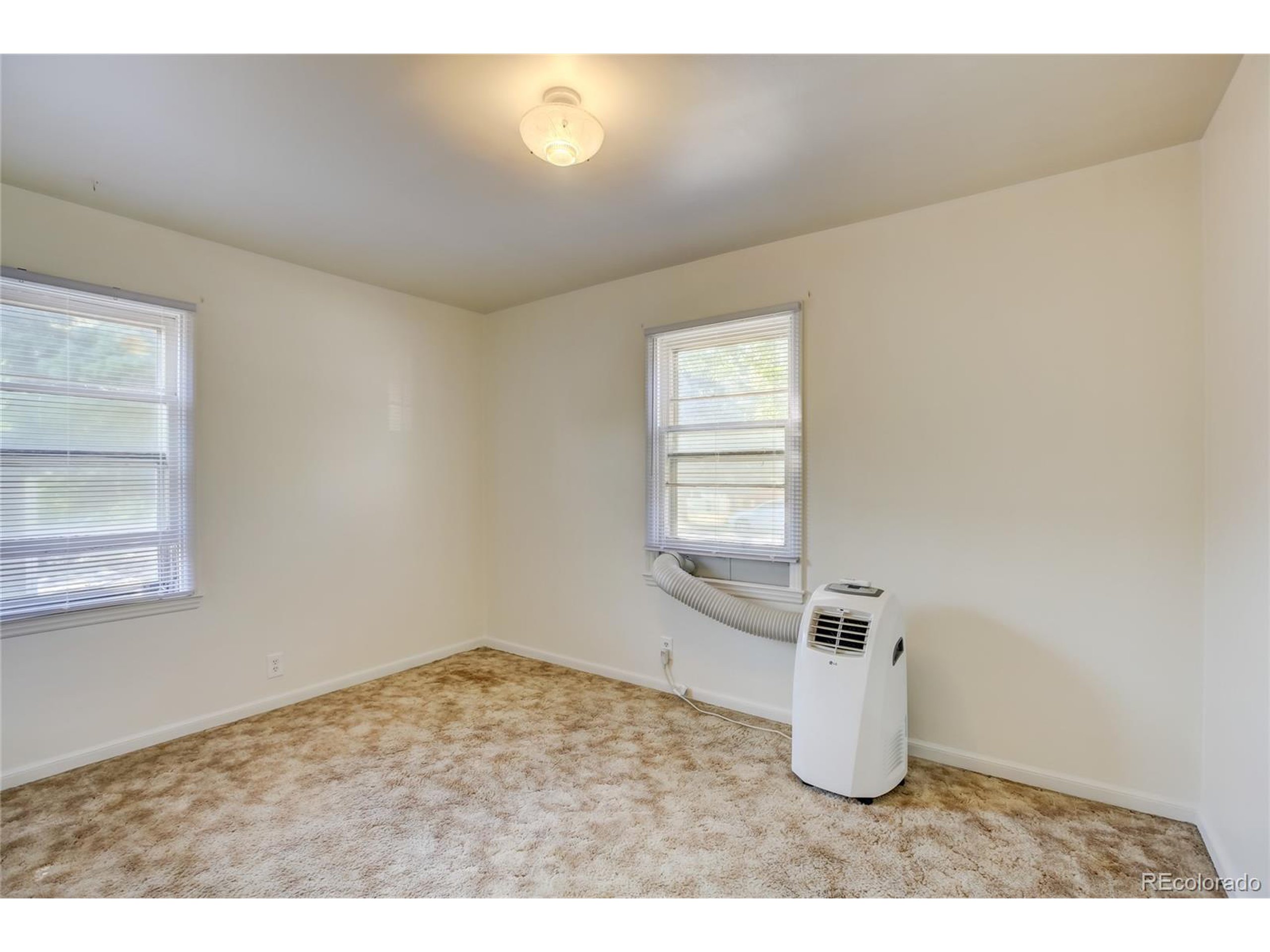 2443 Mountain View Dr