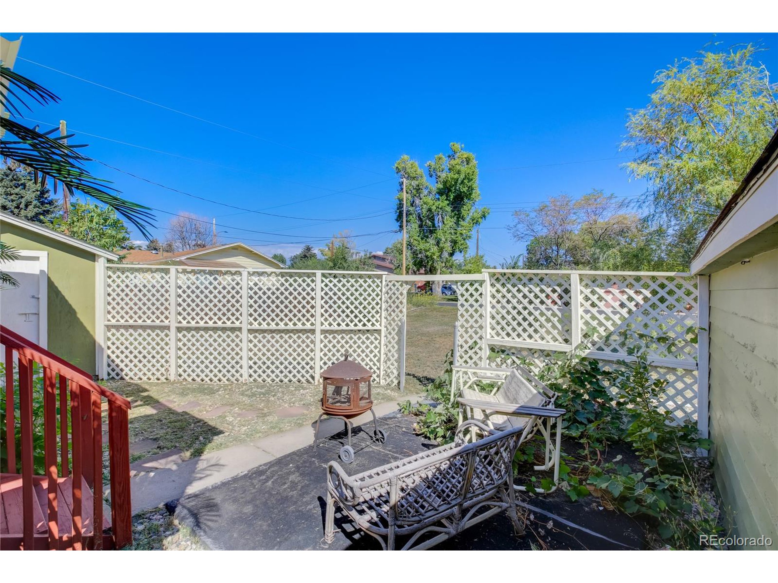 2443 Mountain View Dr