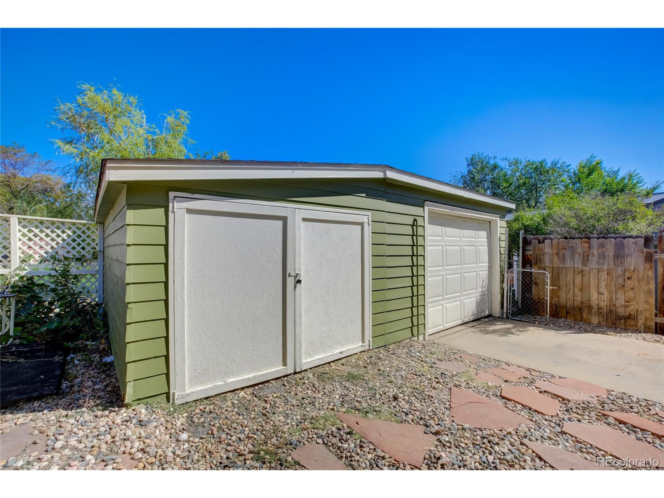 2443 Mountain View Dr
