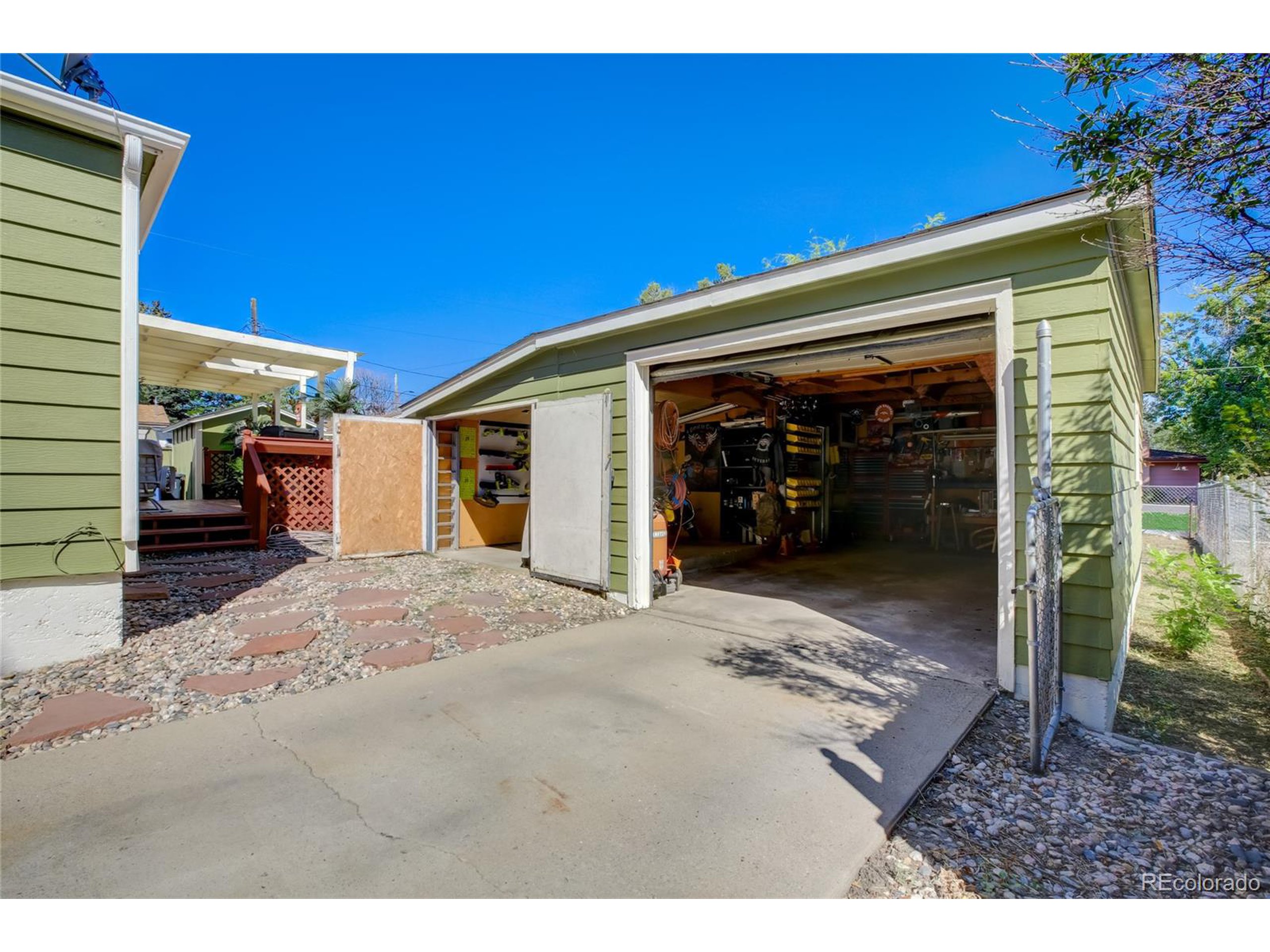 2443 Mountain View Dr