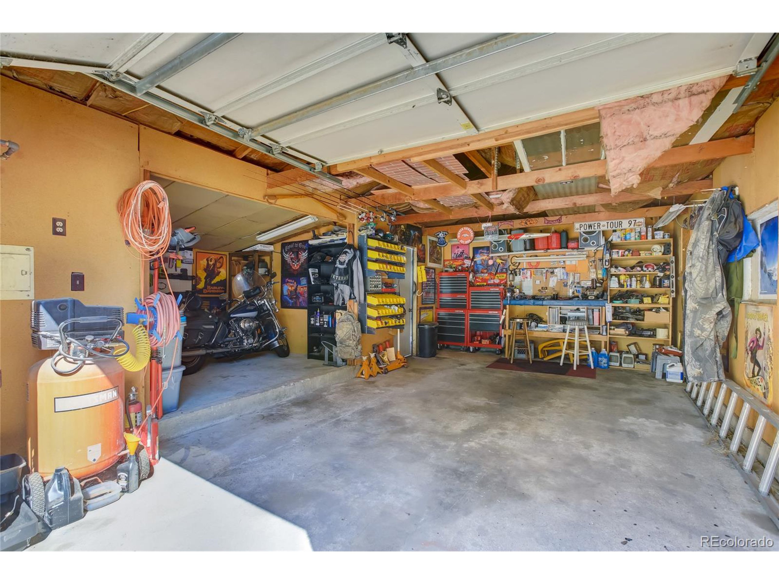 2443 Mountain View Dr