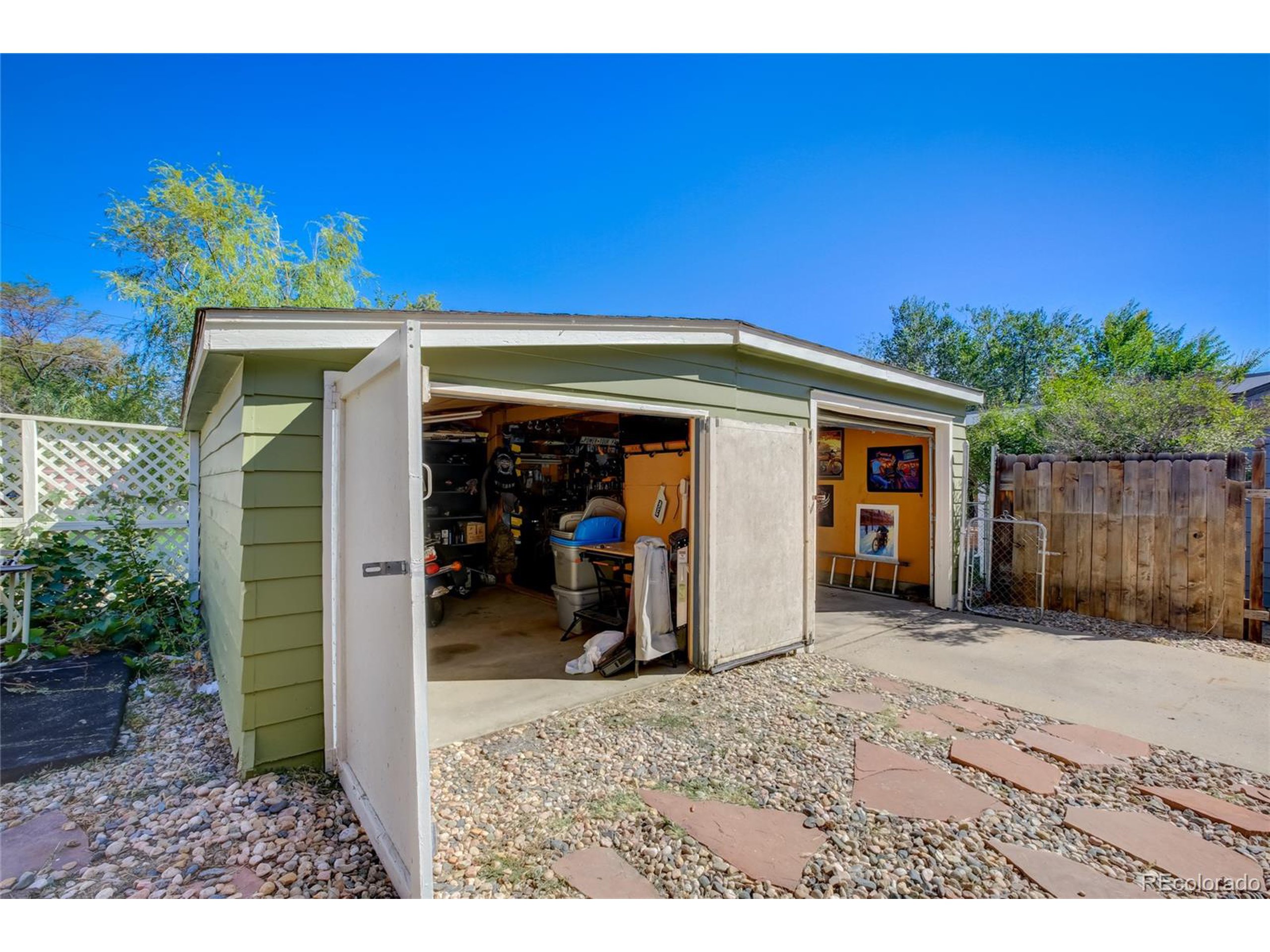 2443 Mountain View Dr