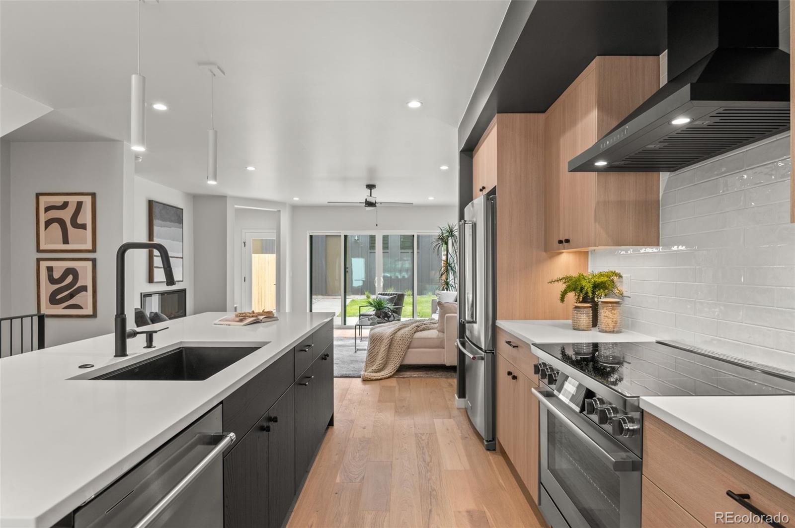 2124 S Cherokee Street