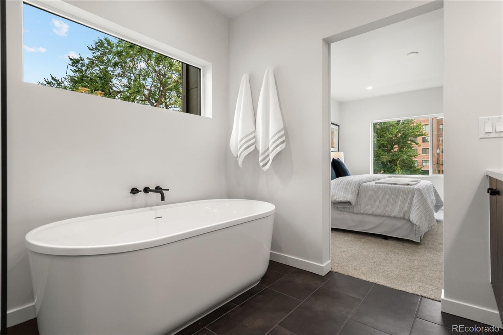 2124 S Cherokee Street