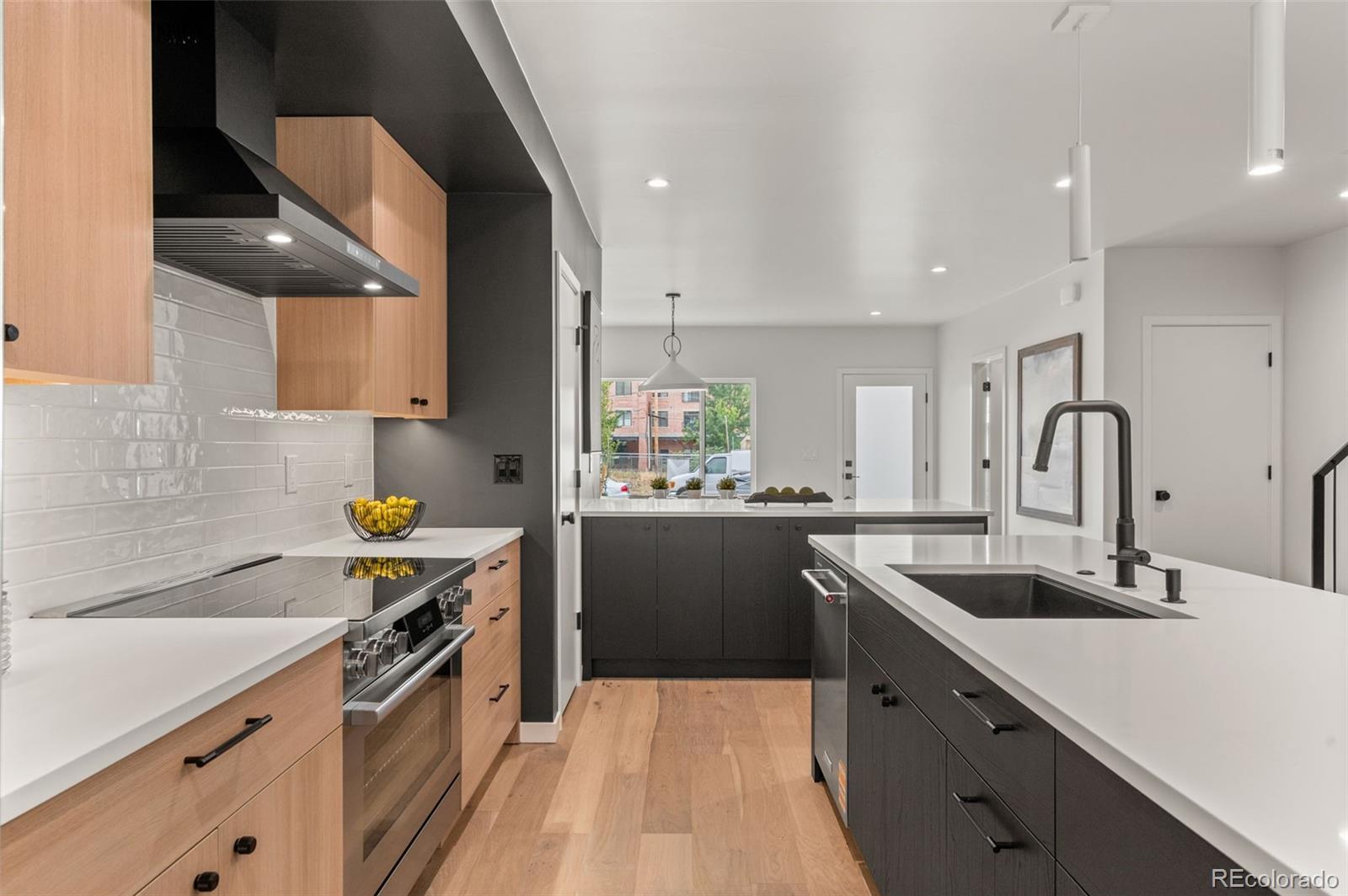 2124 S Cherokee Street