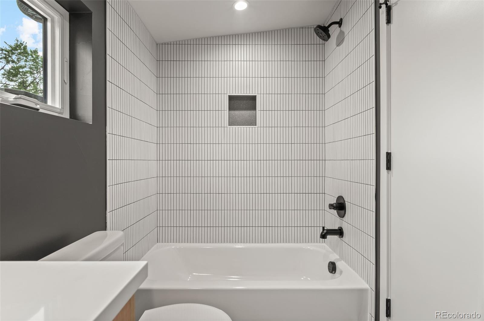 2124 S Cherokee Street