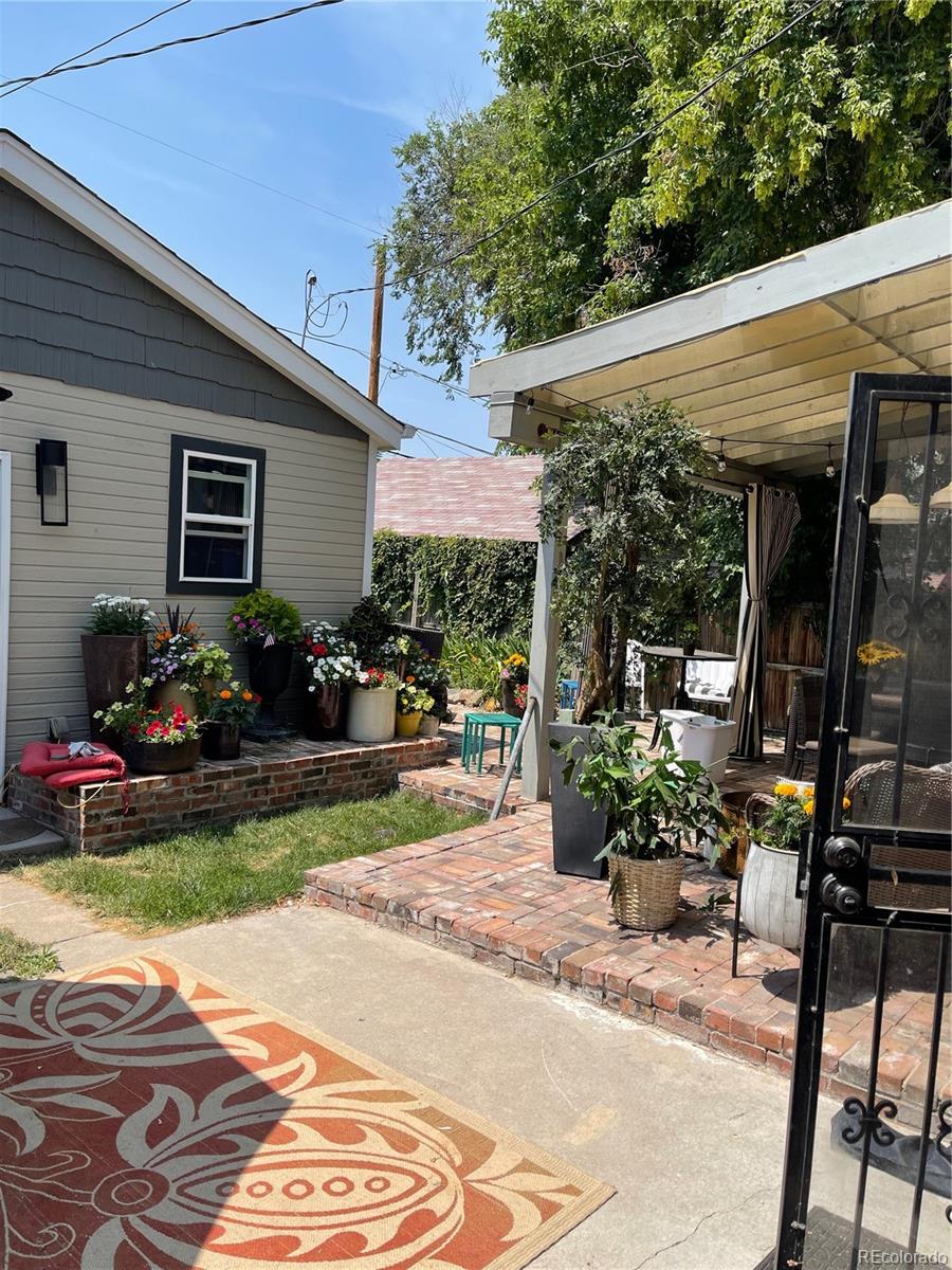 3311 N Josephine Street