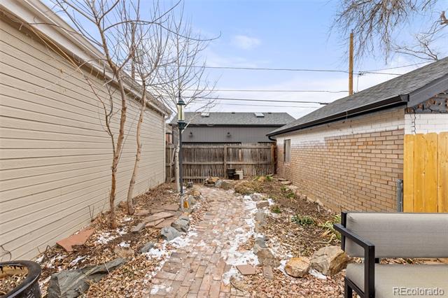 3311 N Josephine Street