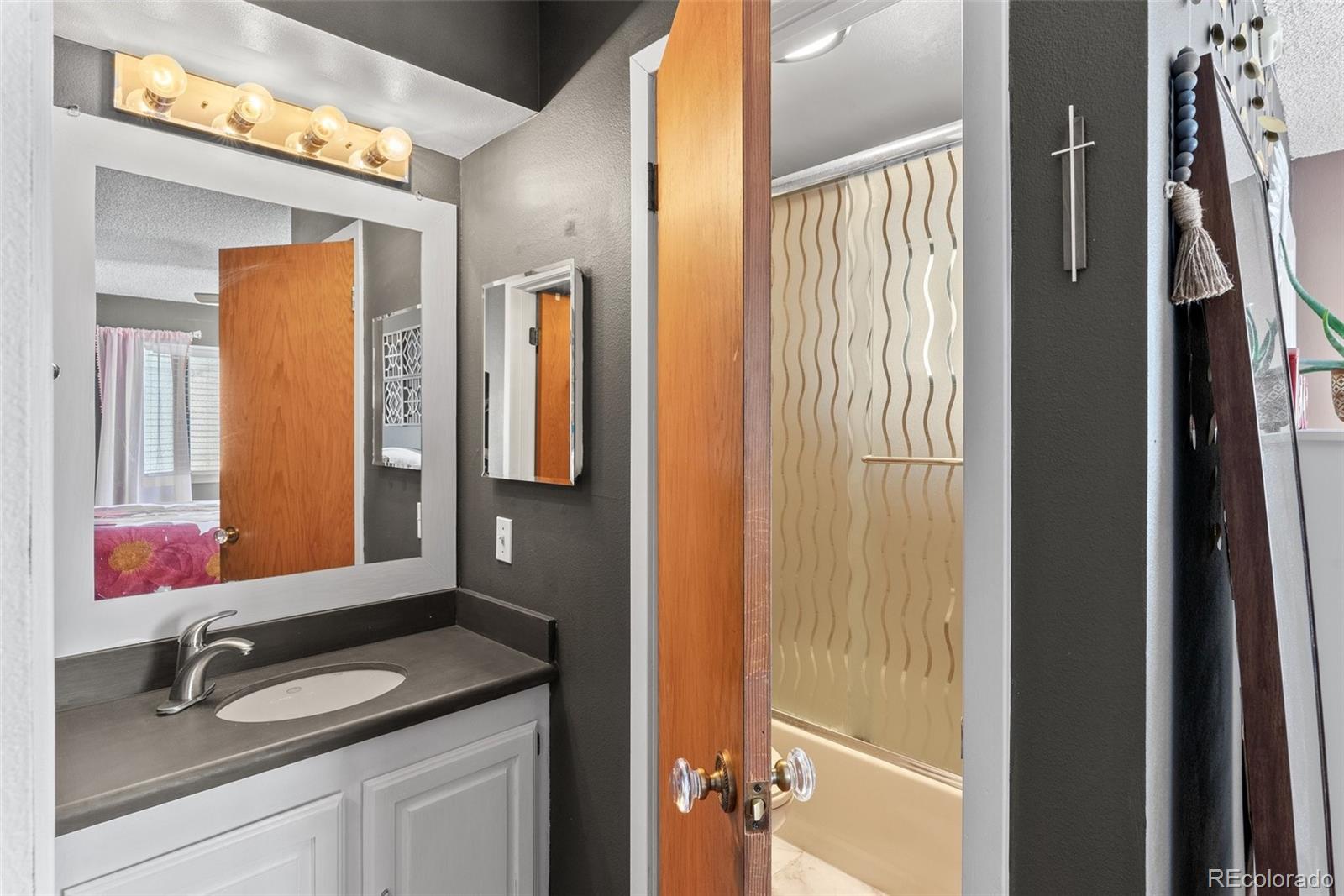 534 E 7th Avenue Unit: 205