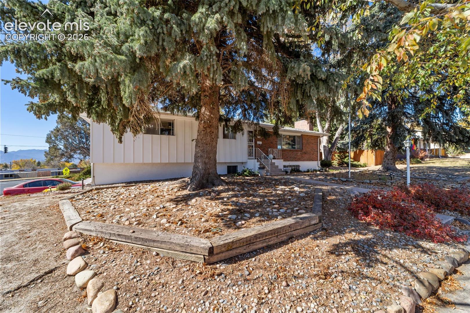 2302 Kent Lane