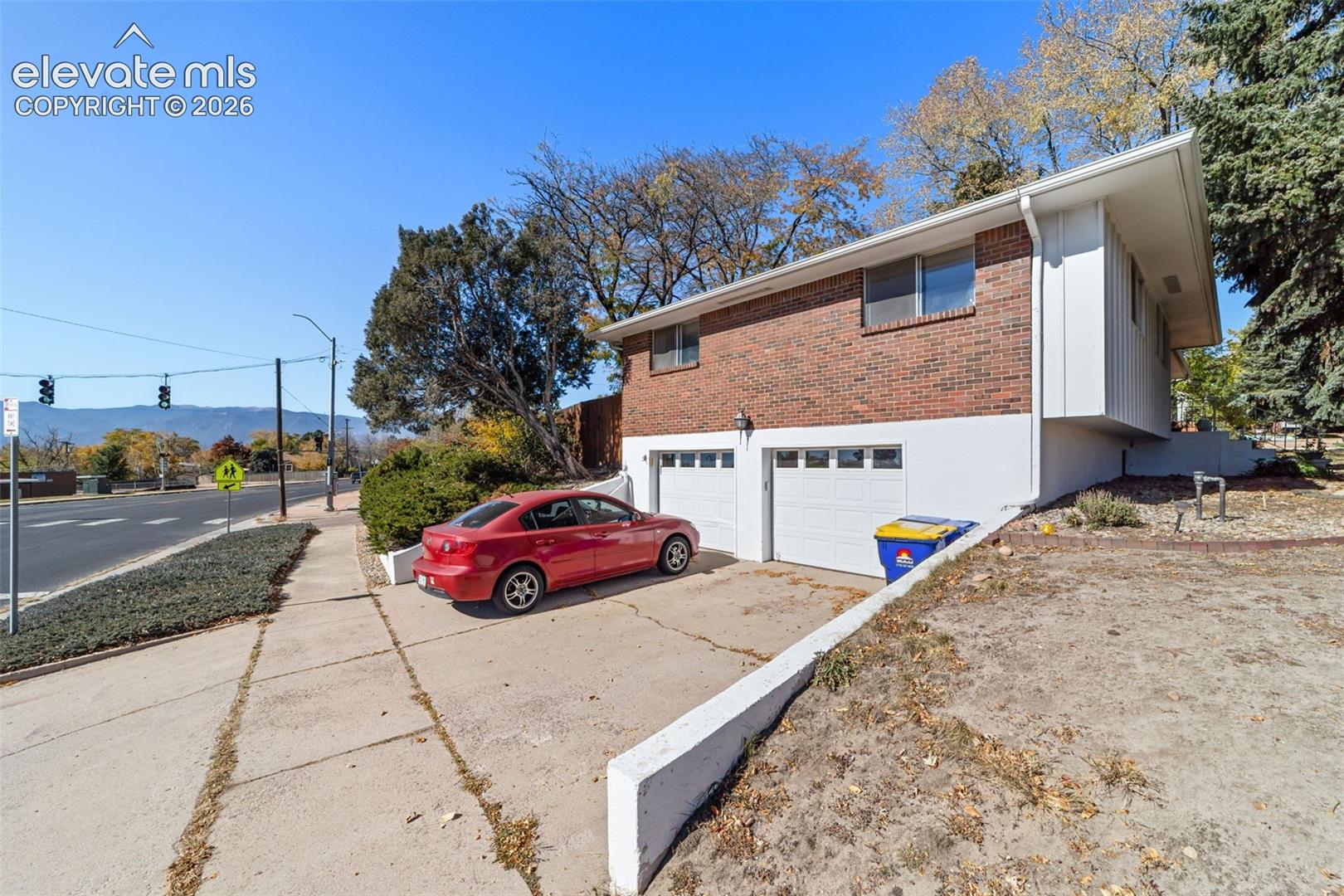 2302 Kent Lane