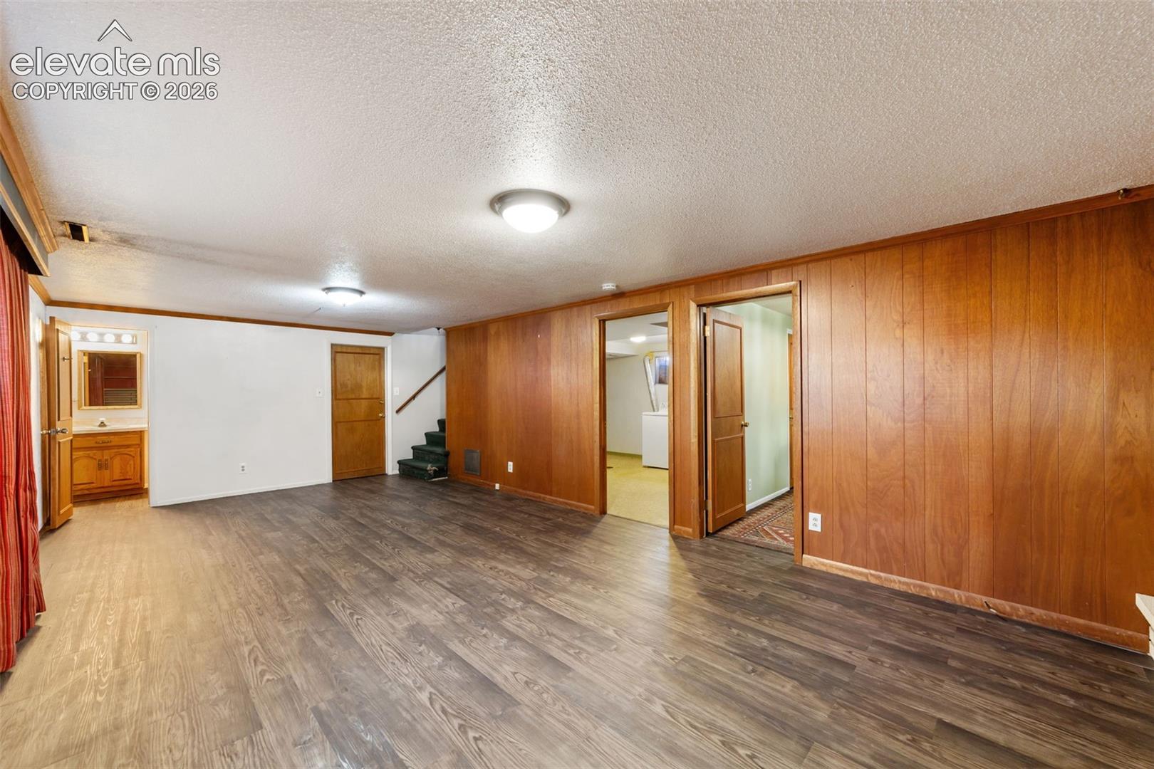 2302 Kent Lane