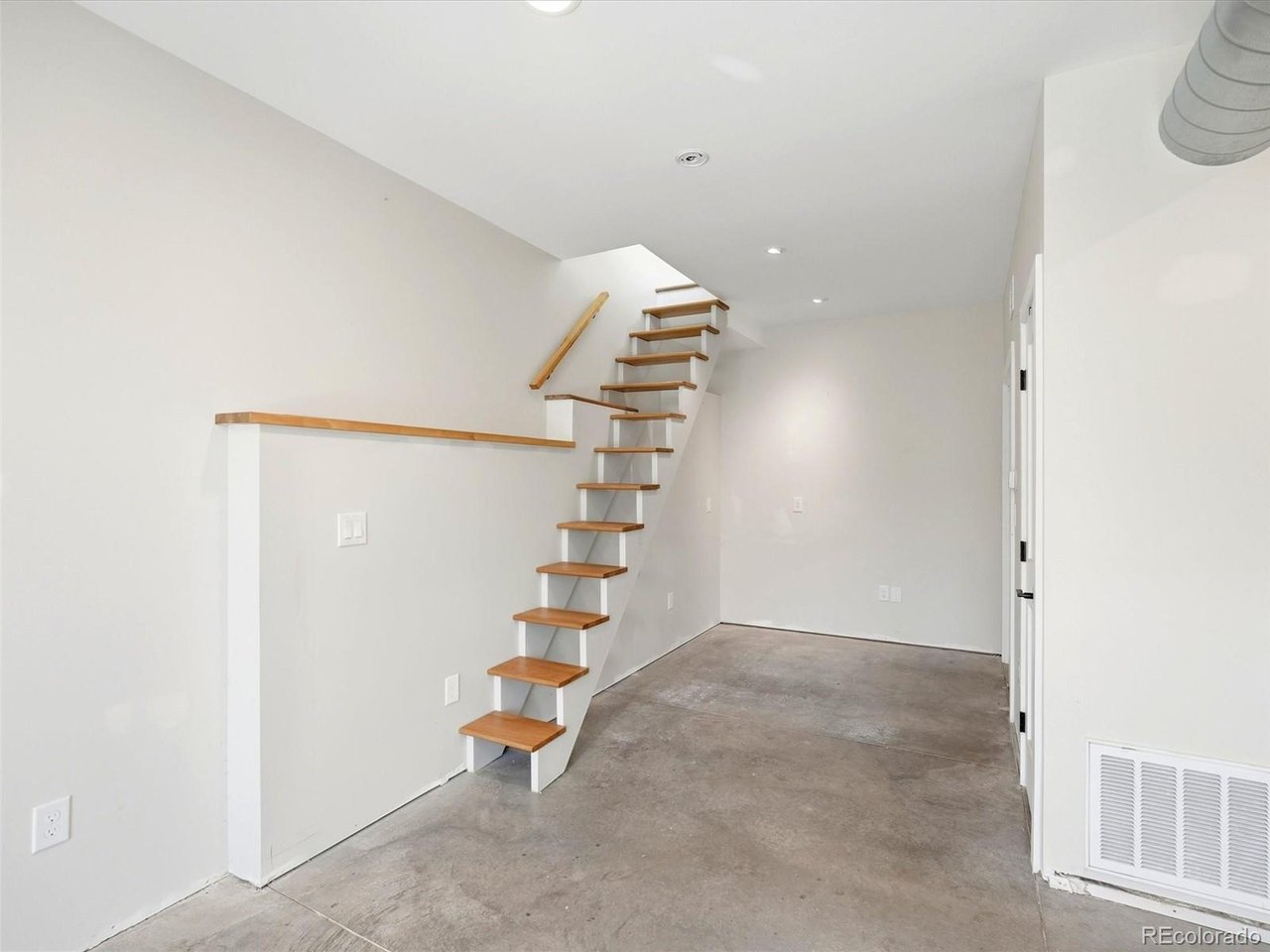 2758 S Ingalls Way