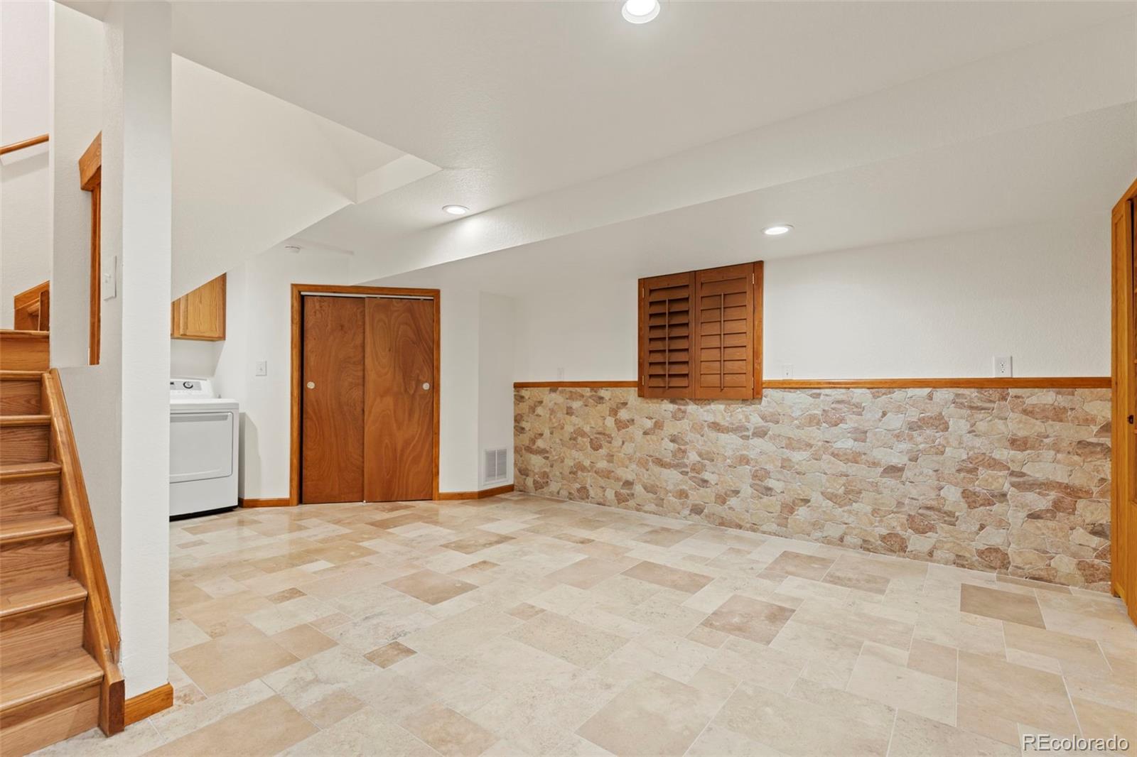 8983 Cloverleaf Circle