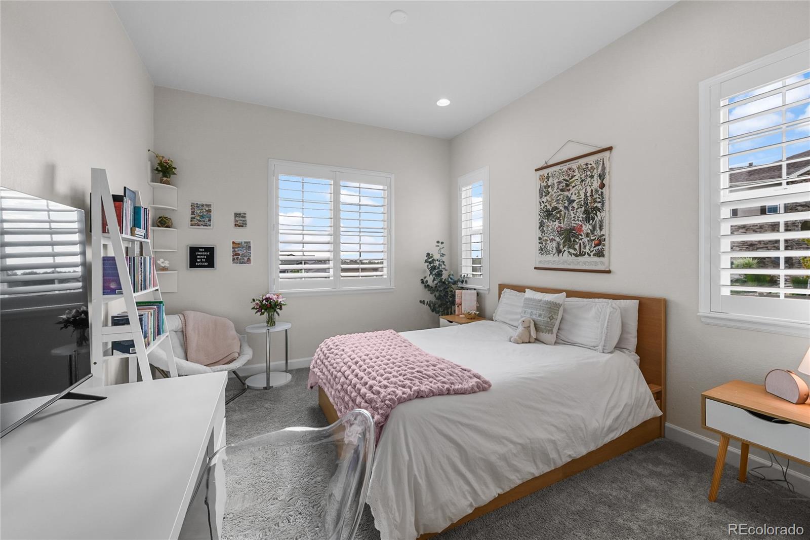 5625 Heritage Oak Drive