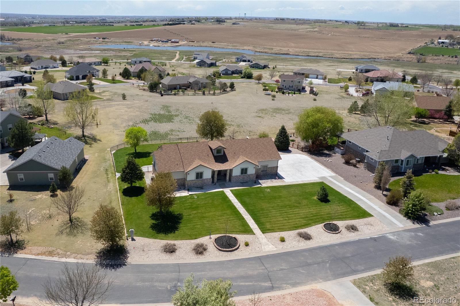 61 Lakeview Circle