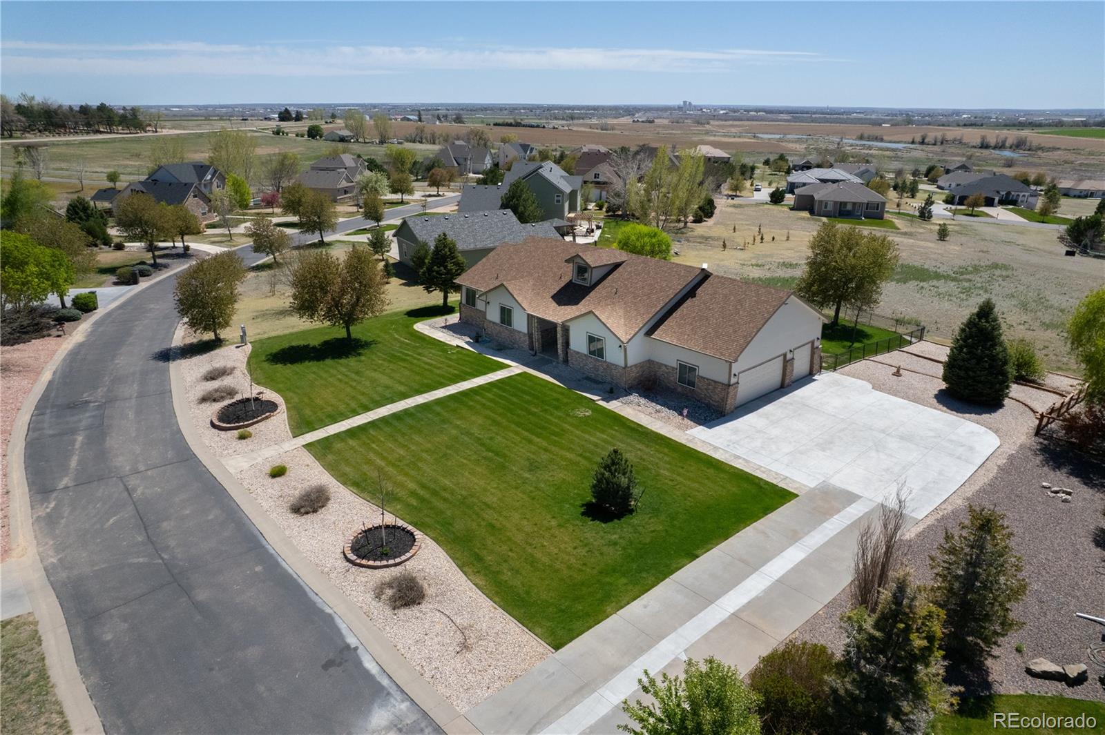 61 Lakeview Circle