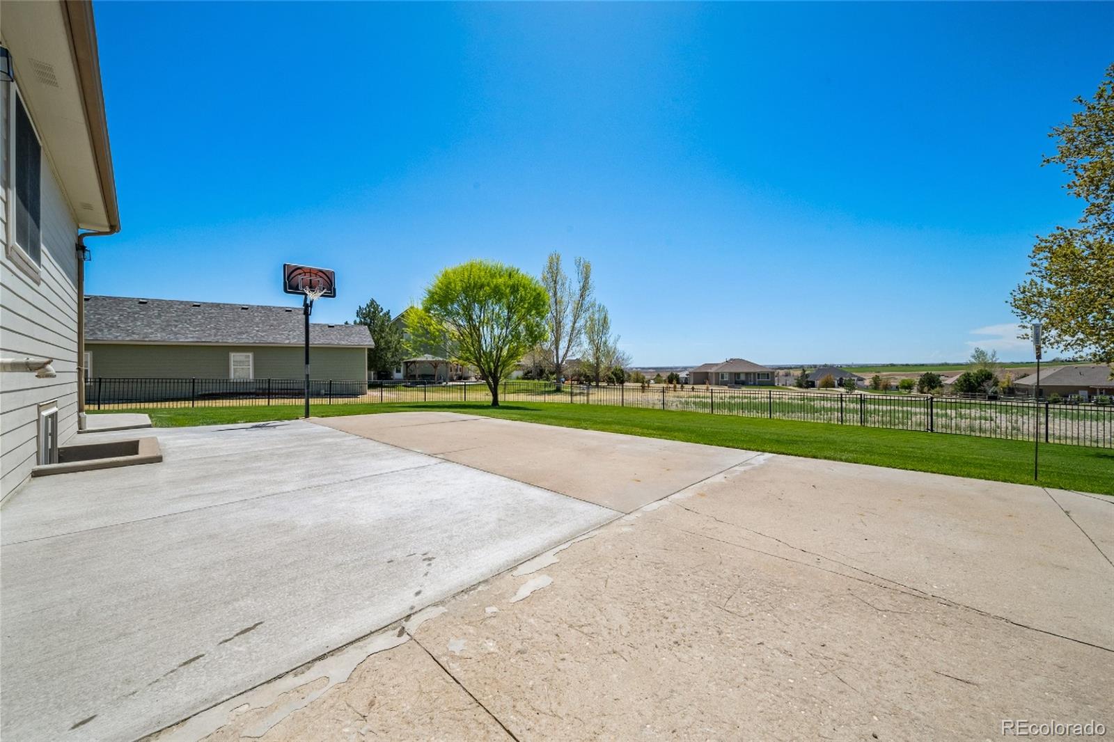 61 Lakeview Circle