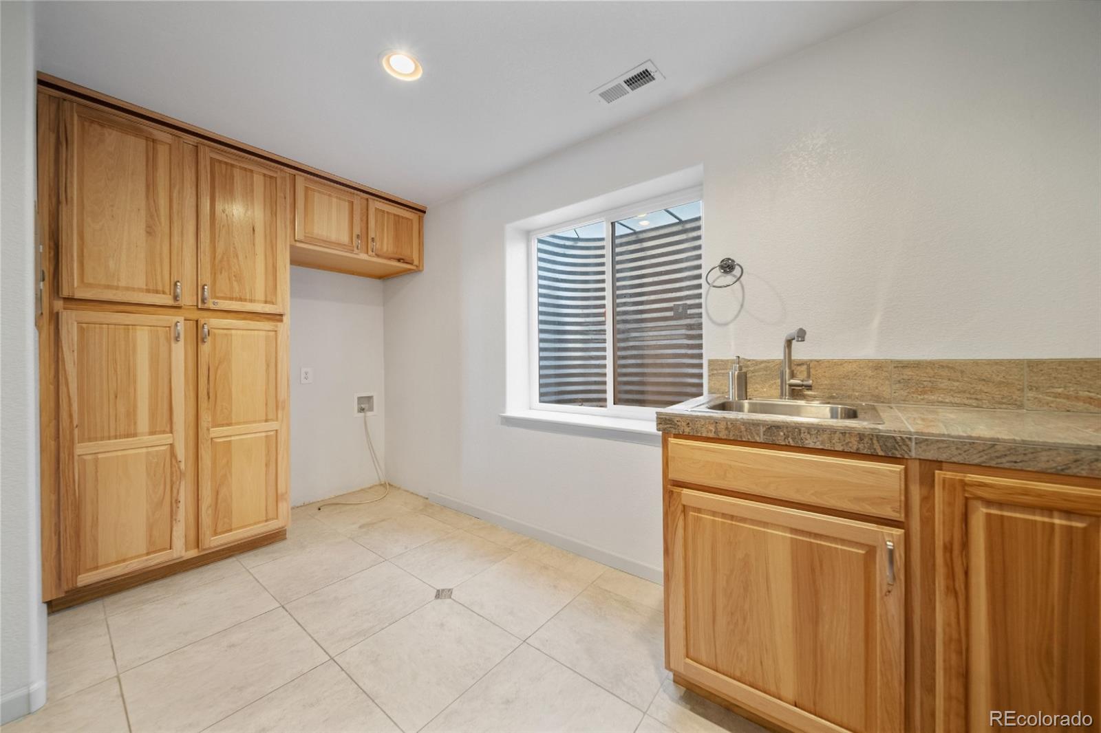 61 Lakeview Circle