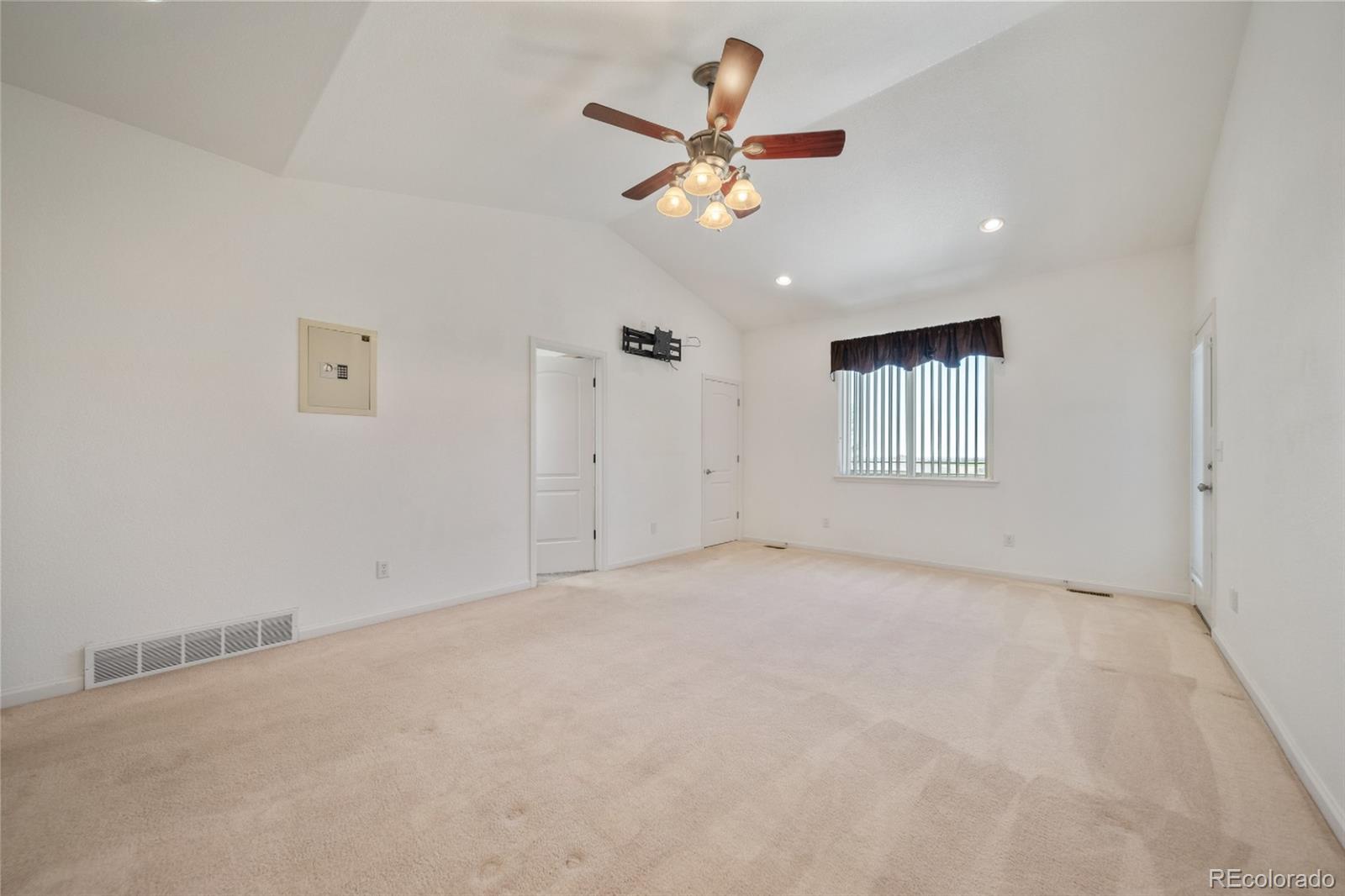 61 Lakeview Circle