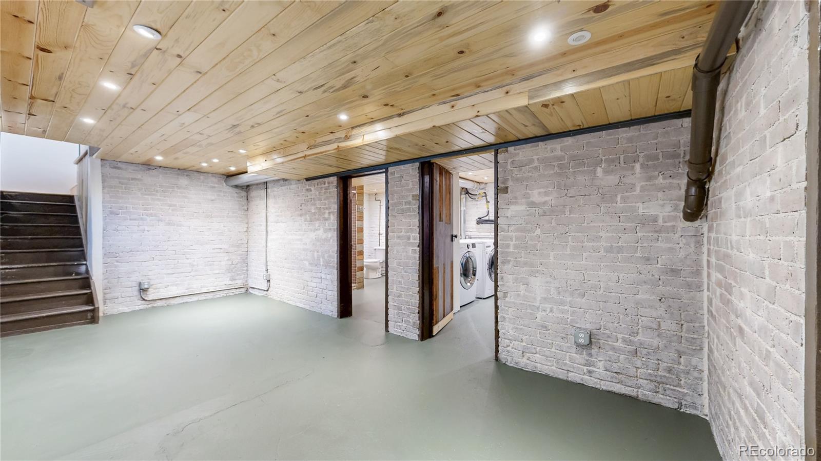 4041 W Hayward Place