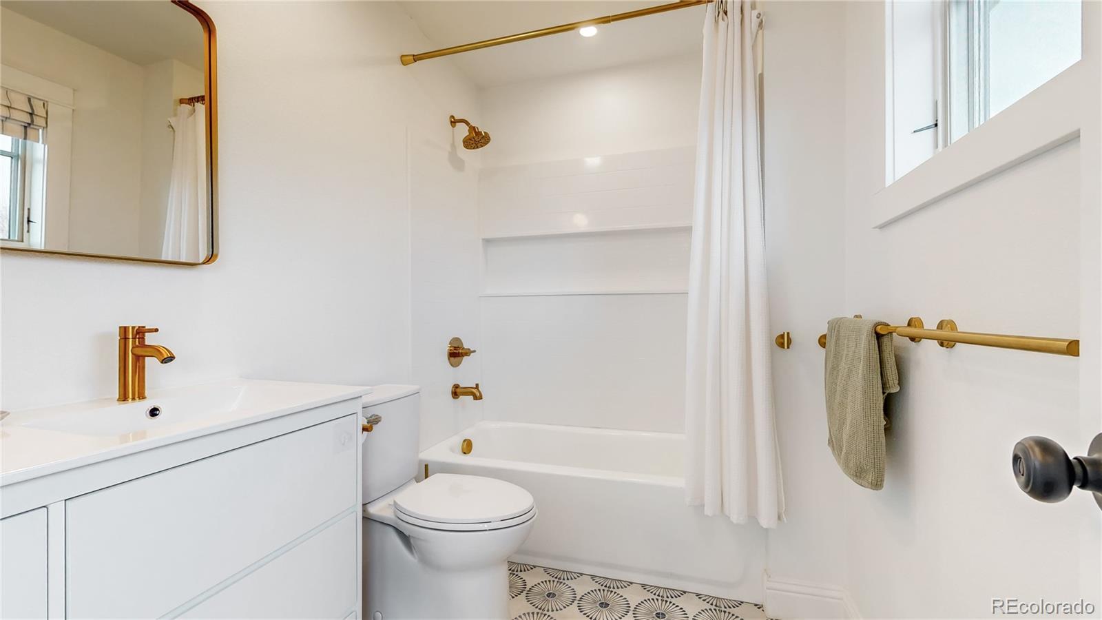 4041 W Hayward Place