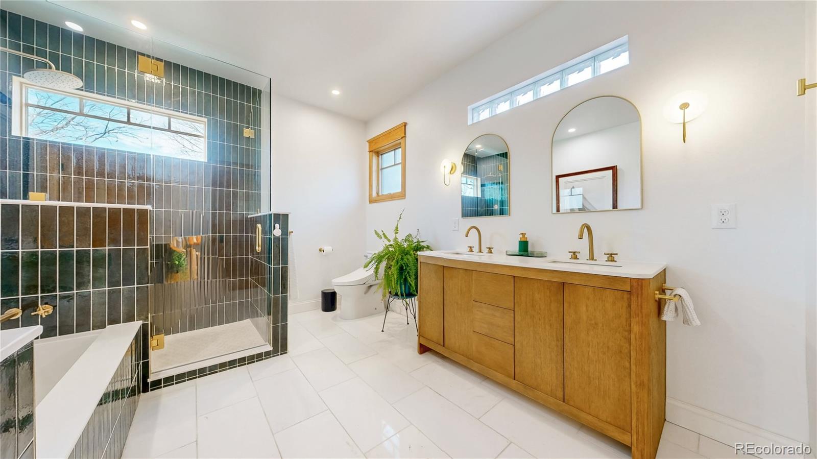 4041 W Hayward Place