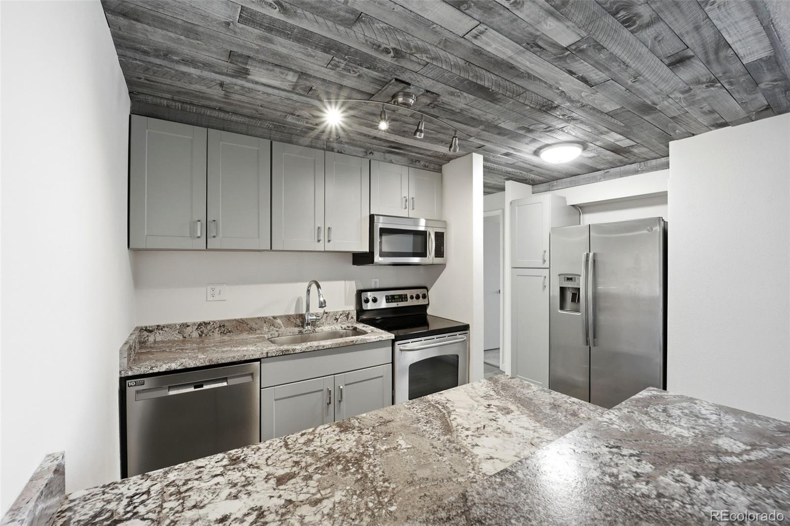 2 Adams Street Unit: 603