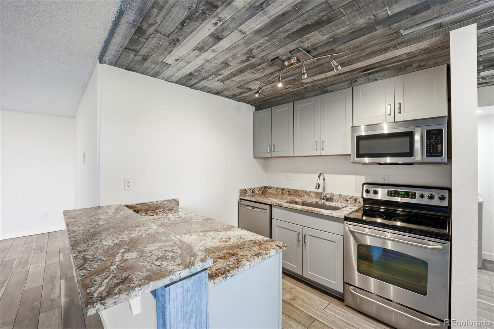 2 Adams Street Unit: 603