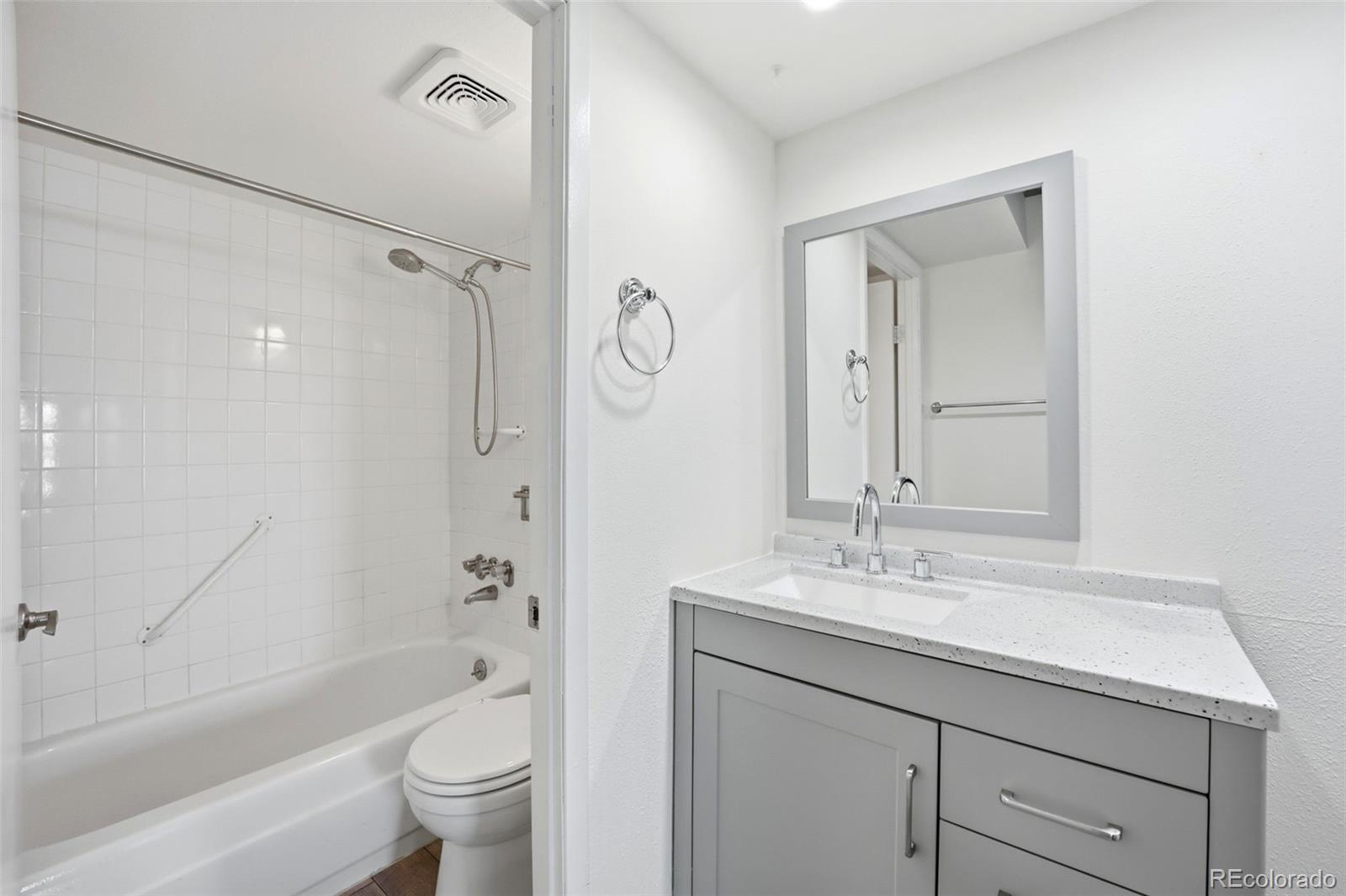 2 Adams Street Unit: 603