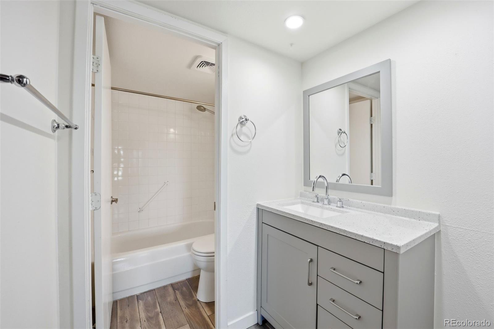 2 Adams Street Unit: 603