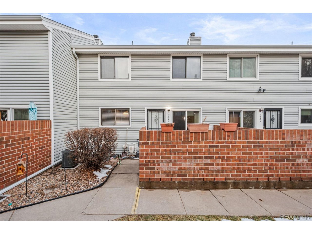 1837 W 102nd