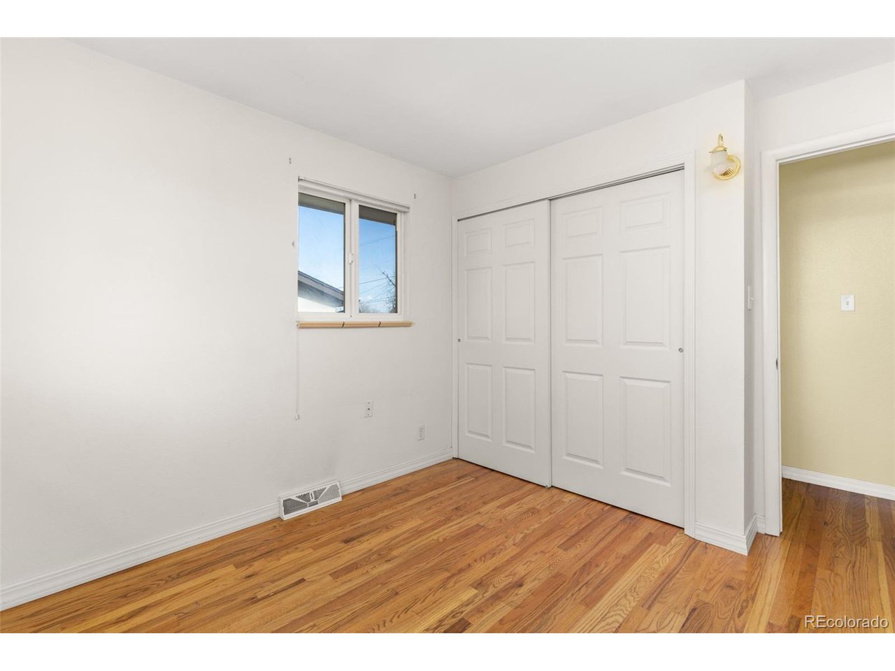924 W 101st Pl