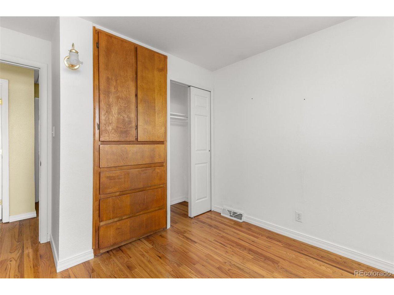 924 W 101st Pl