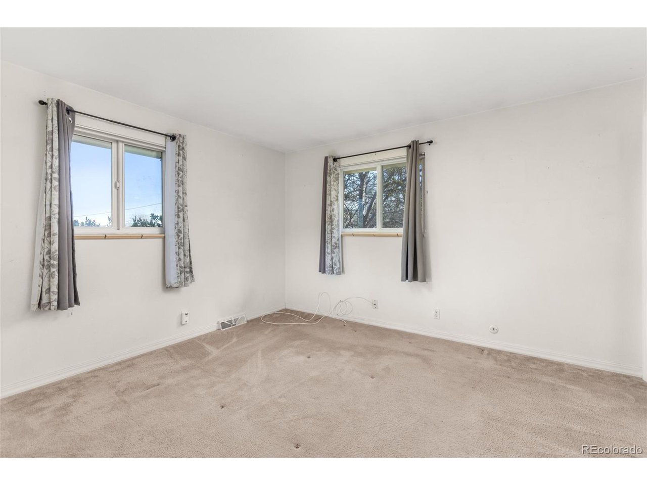 924 W 101st Pl