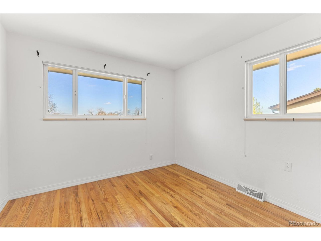 924 W 101st Pl