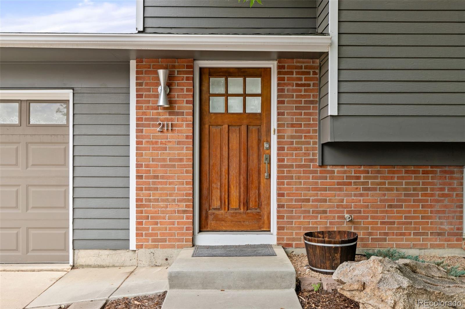 211 Lucerne Way