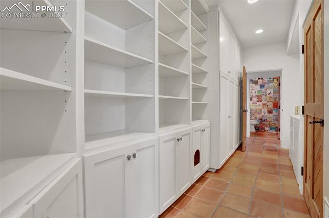 875 Oxford Lane